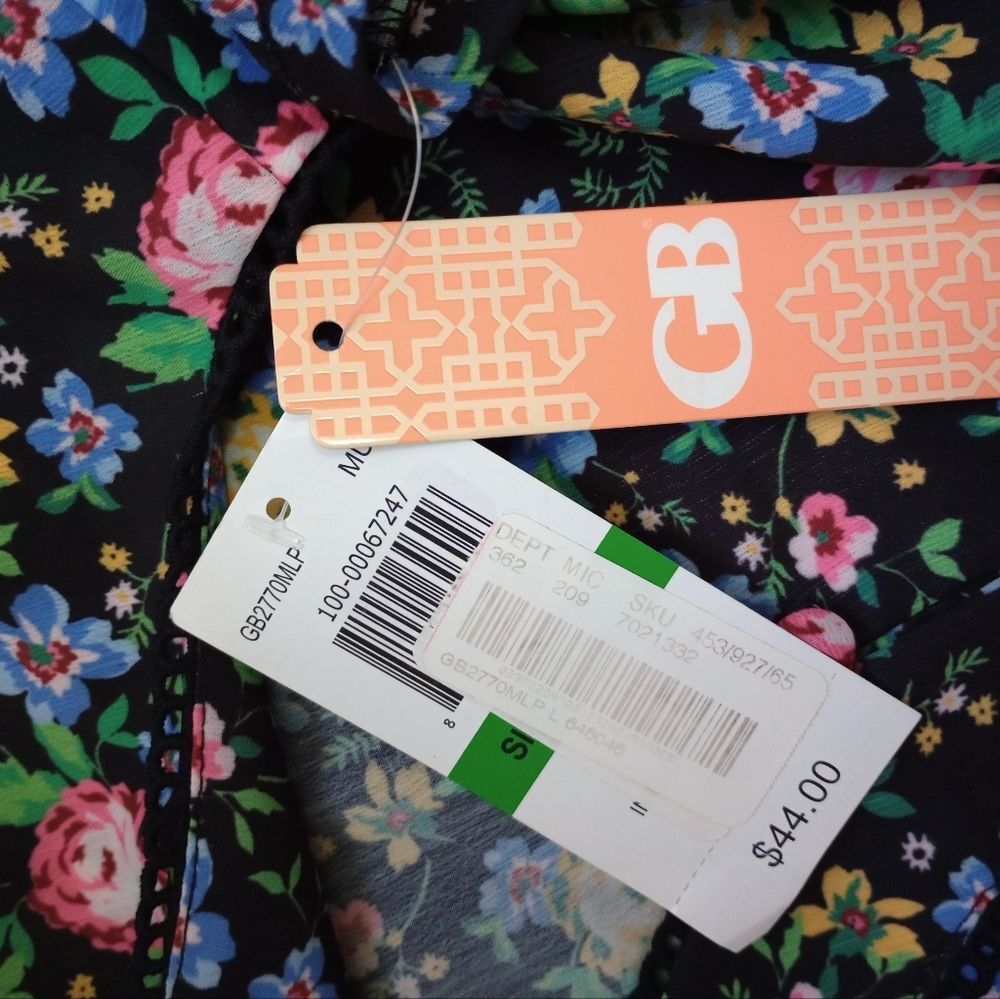 NWT GB Floral Cropped V Neck Blouse with Covered Buttons - Picture 4 of 9